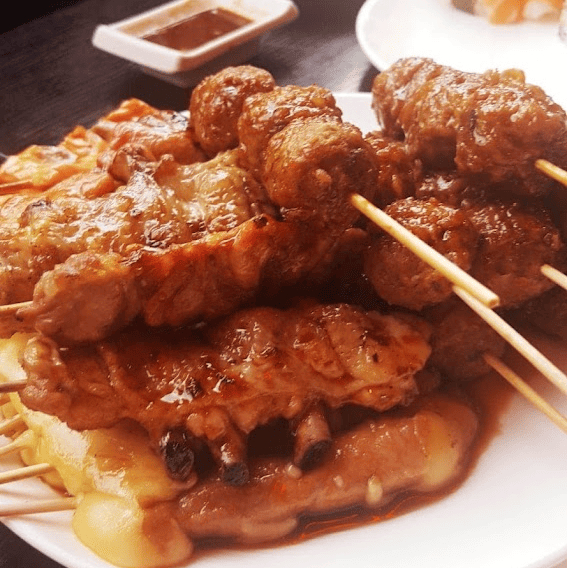 Brochettes de boeuf au fromage et poulet